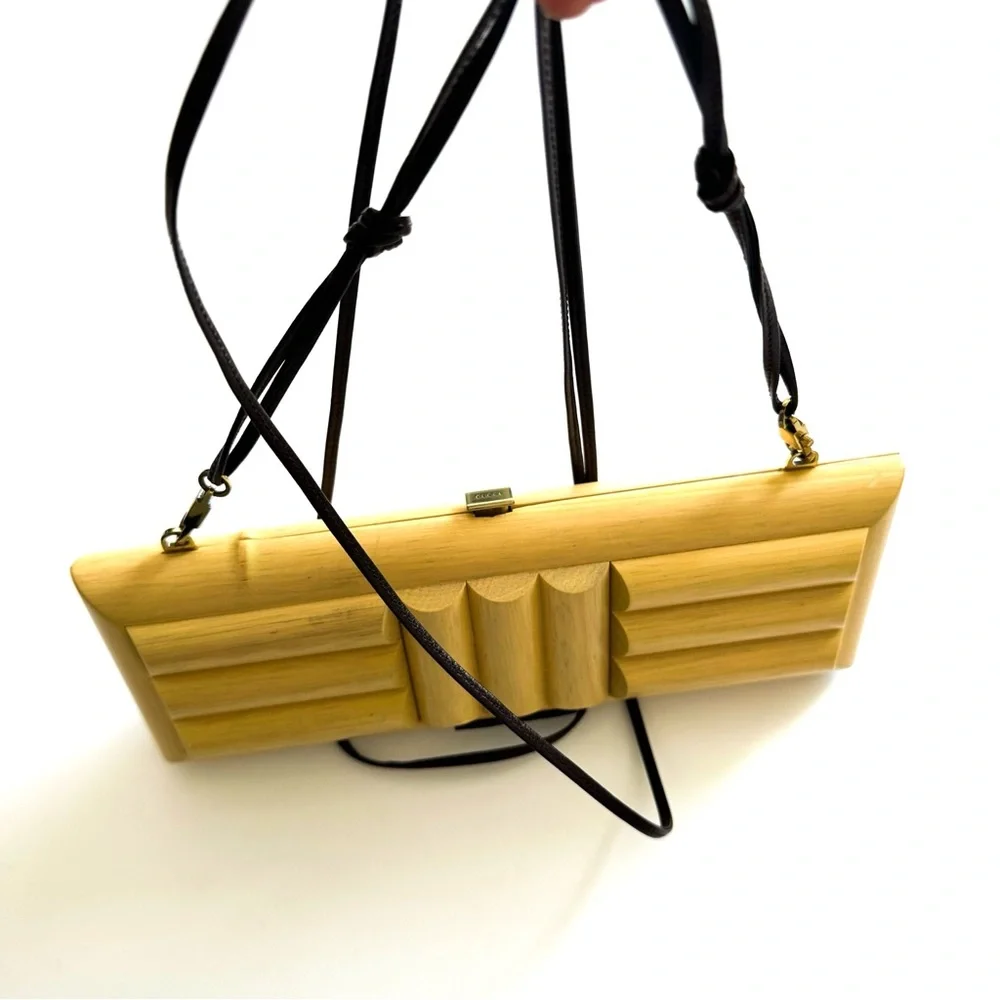 Vintage Tom Ford Gucci Runway S 2002 Wooden Clutch Logo Clasp Leather Strap Bag